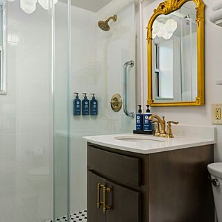Club Wyndham Avenue Plaza — Sample bathroom