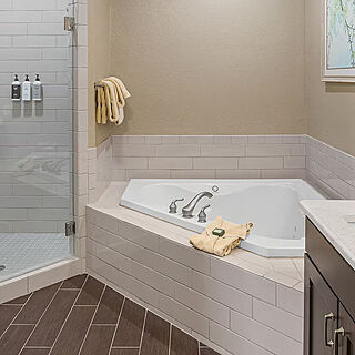 Club Wyndham Smoky Mountains — Sample bathroom