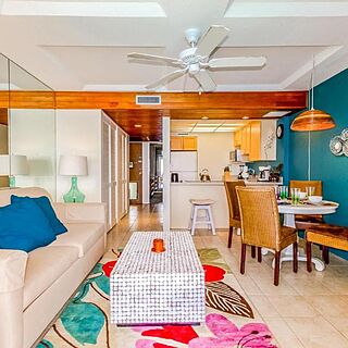 Hawaiian Princess at Makaha Beach — Sample living room