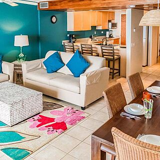Hawaiian Princess at Makaha Beach — Sample living room