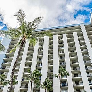 Hawaiian Princess at Makaha Beach — Exterior