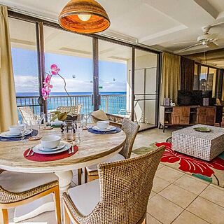 Hawaiian Princess at Makaha Beach — Sample dining room