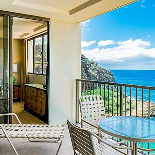 Hawaiian Princess at Makaha Beach — Sample balcony