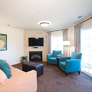 The Colonies at Williamsburg — Sample living room