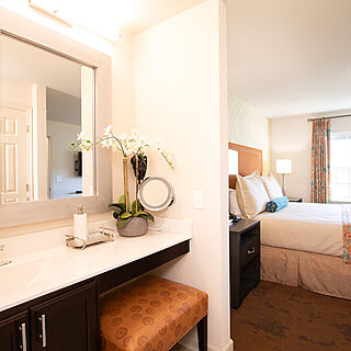 The Colonies at Williamsburg — Sample bathroom