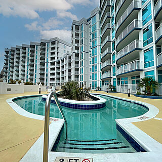 Horizon at 77th — Lazy river