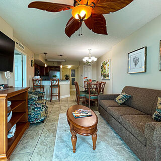 Horizon at 77th — Sample living room