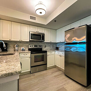 Horizon at 77th — Sample kitchen