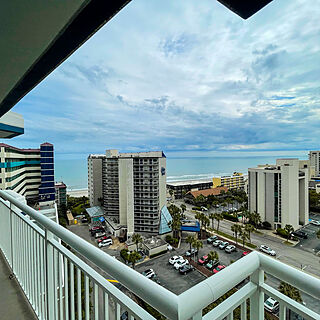 Horizon at 77th — Sample balcony