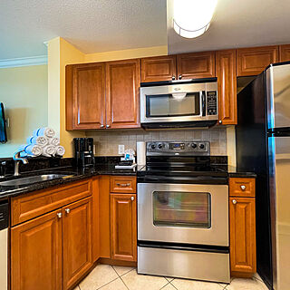 Horizon at 77th — Sample kitchen