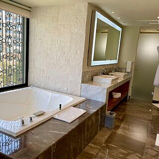 Villa La Valencia Beach Resort & Spa — Sample bathroom