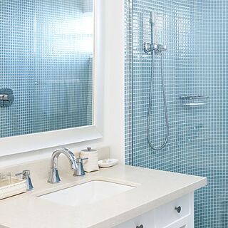 Representative one-bedroom villa bathroom