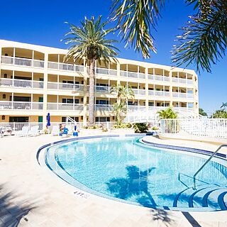 Coral Reef Beach Resort — Pool area