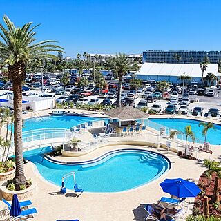 Coral Reef Beach Resort — Pool area