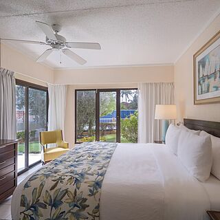 Casa del Mar Beach Resort — Sample bedroom