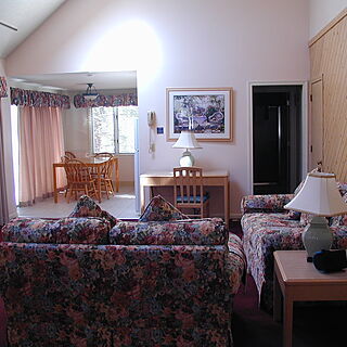 Cape Cod Holiday Estates — Unit living and dining area