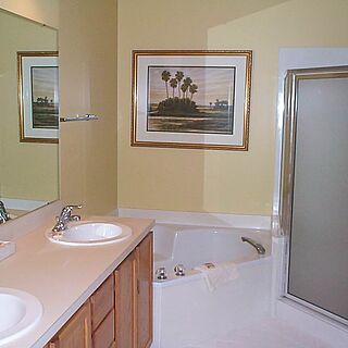 Island Links Resort — Sample unit bathroom