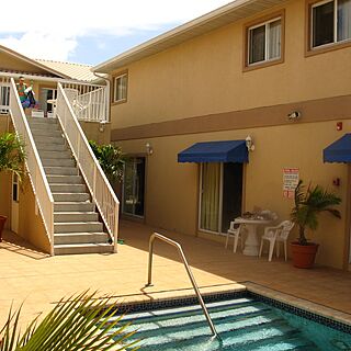 Coral Sands Resort — Courtyard view